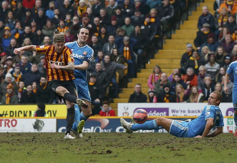 © Reuters. Bradford City's Jon Stead shoots to score during their FA Cup fifth round soccer match against Sunderland at Valley Parade in Bradford