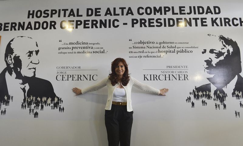 © Reuters. Argentina's President Cristina Fernandez de Kirchner poses in front of a wall after she inaugurated a new high complexity hospital in the Patagonian city of El Calafate