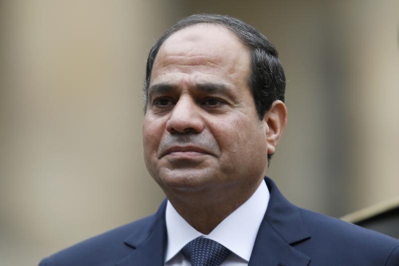 © Reuters. السيسي : مصر تحتفظ بحق الرد بعد قتل تنظيم الدولة الإسلامية 21 مصريا في ليبيا