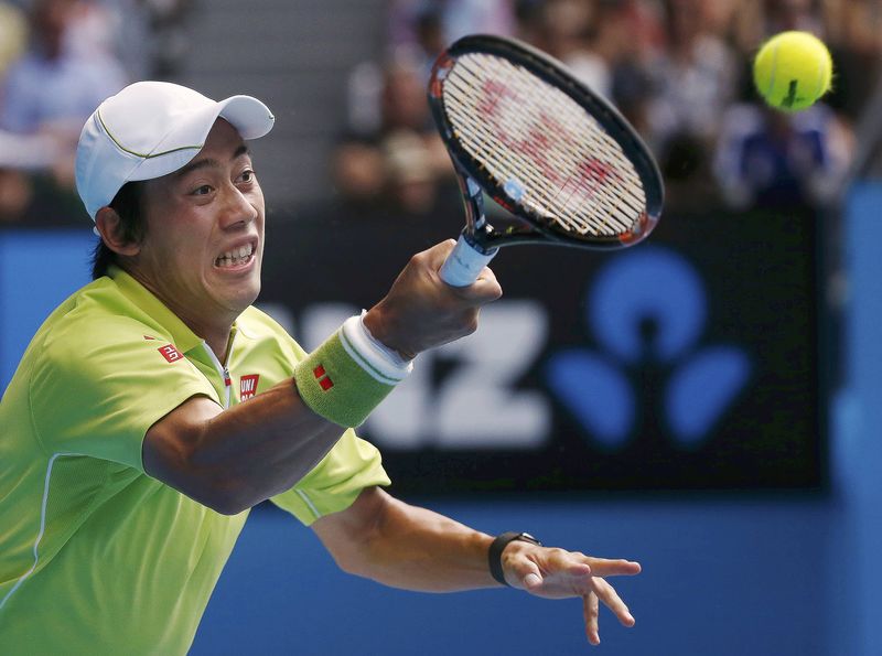 © Reuters. Nishikori of Japan hits a return to Wawrinka of Switzerland during their men's singles quarter-final match at the Australian Open 2015 tennis tournament in Melbourne