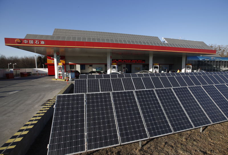 © Reuters. الصين ترفع توليد الطاقة الشمسية 60% في 2014