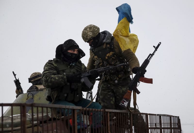 © Reuters. جيش أوكرانيا يرفض عرض الانفصاليين فتح ممر آمن للخروج من ديبالتسيف
