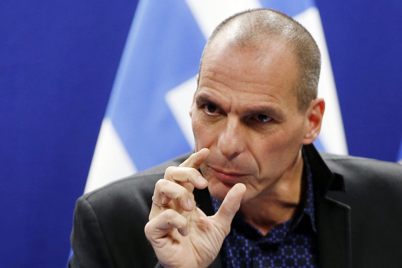 © Reuters. وزير مالية اليونان يقول إنه كان مستعدا لتوقيع اتفاق تمويل مختلف
