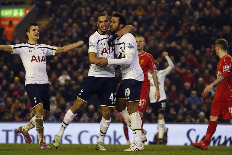 © Reuters. Tottenham Hotspur's Dembele celebrates his goal against Liverpool with Bentaleb during their English Premier League soccer match in Liverpool