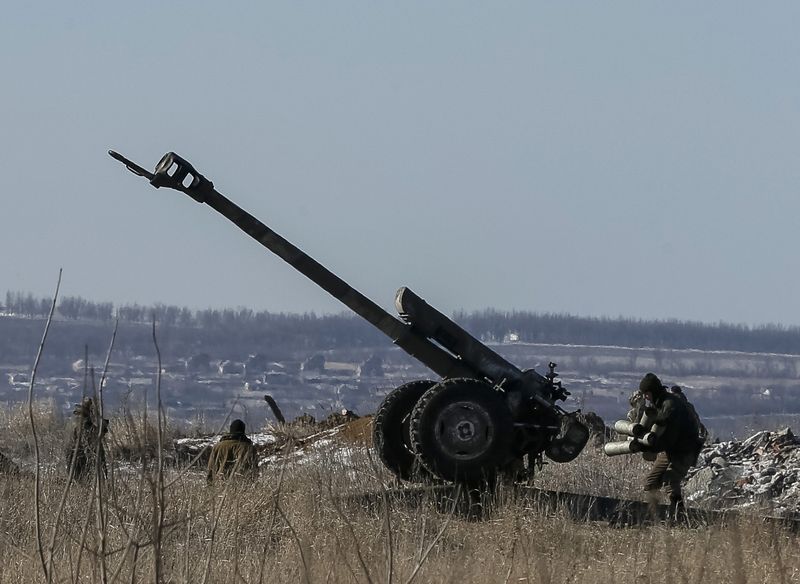 © Reuters. أوكرانيا: أسر عدد من جنودنا في بلدة ديبالتسيف المحاصرة