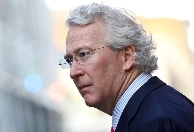 © Reuters. Co-founder of Chesapeake Energy Corporation McClendon walks through the French Quarter in New Orleans, Louisiana in this file photo