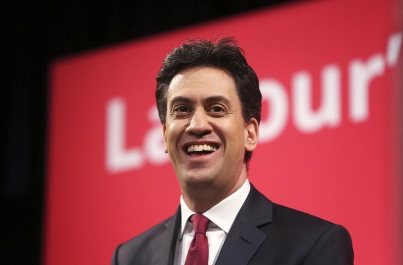 © Reuters. Ed Miliband, the leader of Britain's opposition Labour Party, speaks at Haverstock school in north London