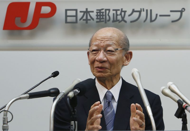© Reuters. Nishimuro, president of Japan Post Holdings Co., speaks during a news conference at its headquarters in Tokyo