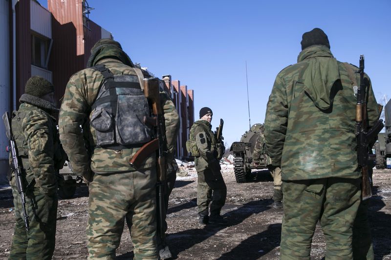 © Reuters. برلماني أوكراني: القوات الأوكرانية تنسحب من ديبالتسيف