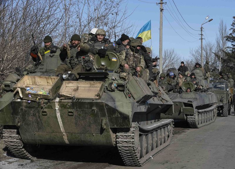 © Reuters. الرئيس الأوكراني يعلن انسحاب الجيش من ديبالتسيف