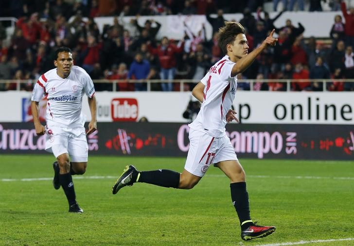 © Reuters. El Sevilla se enfrenta a una dura prueba frente a un Gladbach en forma -Emery