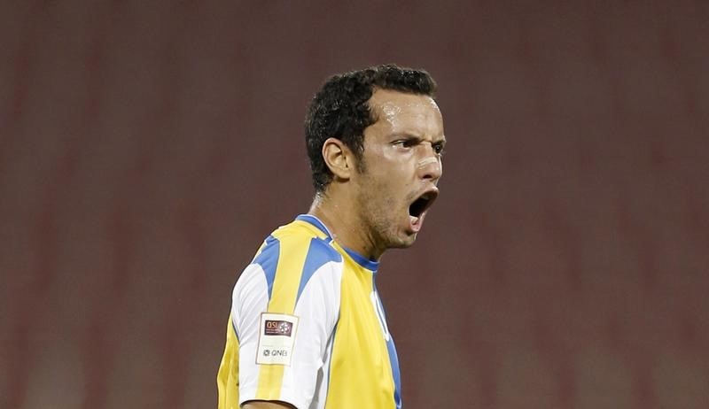 © Reuters. Al-Gharafa's Nene of Brazil reacts during the Qatar Stars League soccer match against Al-Arabi in Doha