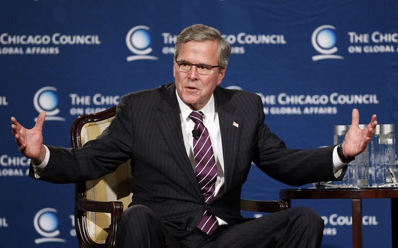© Reuters. Former Florida Governor Jeb Bush speaks at The Chicago Council on Global Affairs in Chicago, Illinois