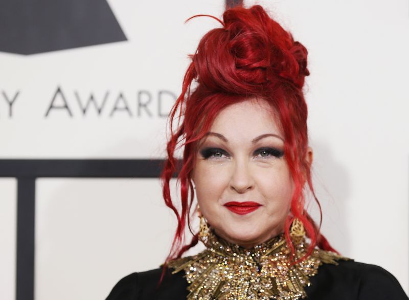 © Reuters. File photo of Cyndi Lauper arriving at the 56th annual Grammy Awards in Los Angeles