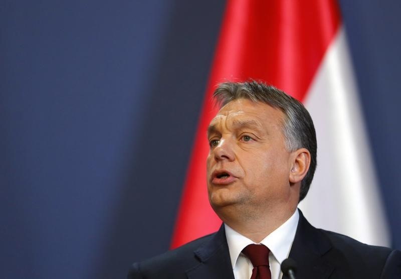 © Reuters. رئيس وزراء المجر ينتقد سعي دول أوروبية لعزل روسيا