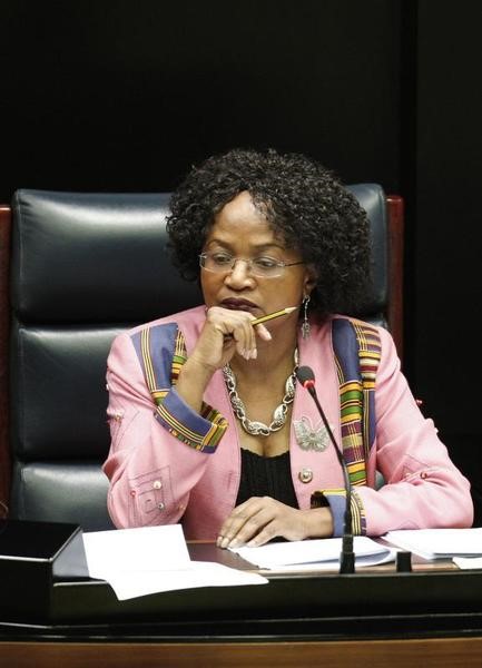 © Reuters. رئيسة برلمان جنوب افريقيا تعتذر عن وصفها نائبا معارضا بأنه "صرصار"