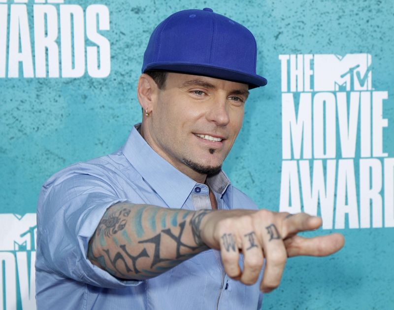 © Reuters. Singer Vanilla Ice arrives at the 2012 MTV Movie Awards in Los Angeles