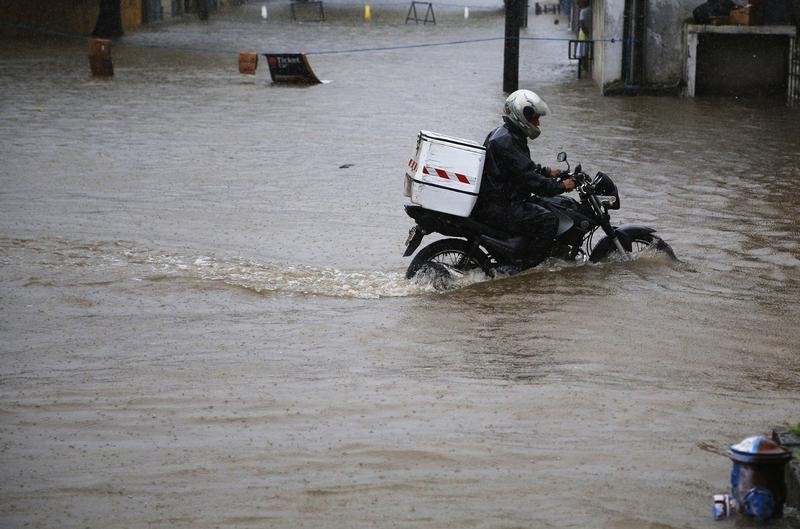 © Reuters. هطول بعض الامطار على البرازيل بعد طول انقطاع لكن الترشيد الإجباري محتمل