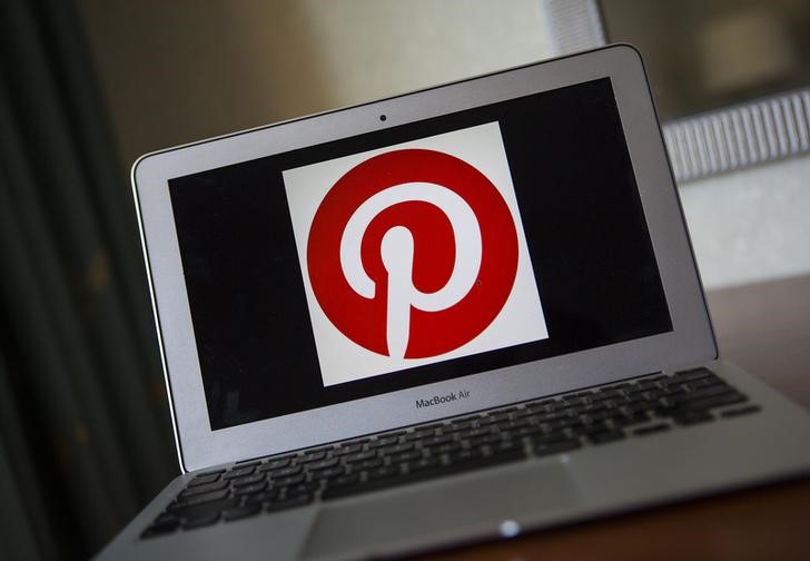 © Reuters. A portrait of the Pinterest logo in Ventura