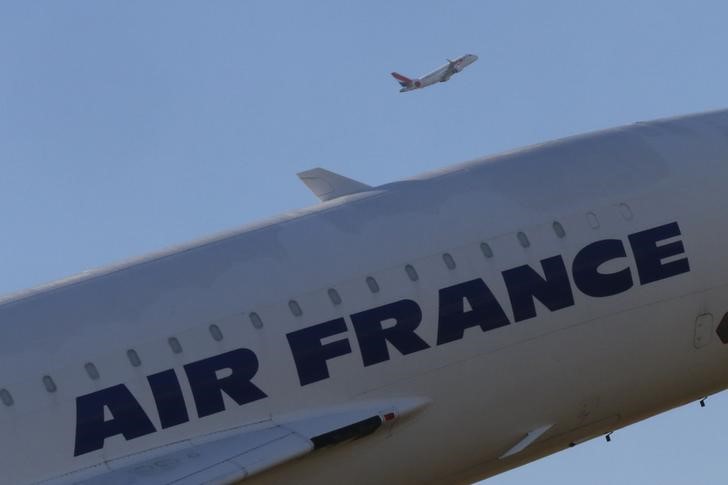 © Reuters. Air France-Klm accelera taglio costi, riduce investimenti