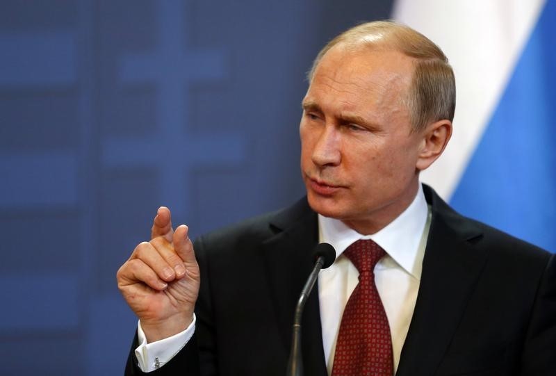 © Reuters. ألمانيا: بوتين سيستخدم نفوذه على الانفصاليين الأوكرانيين لتبادل الأسرى