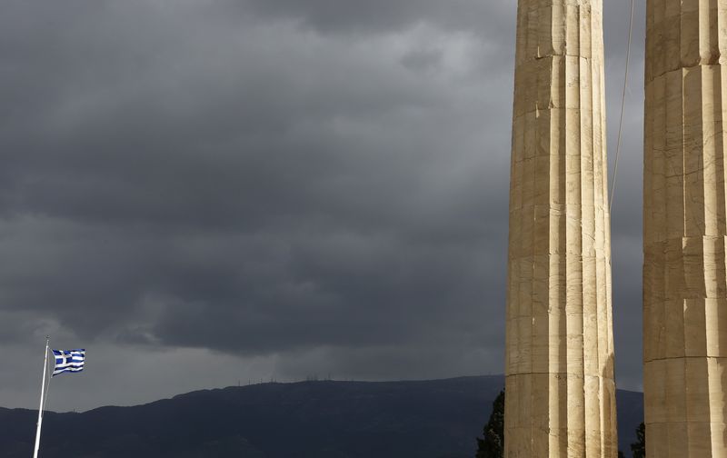 © Reuters. Grecia promete prudencia fiscal durante la extensión provisional del rescate  