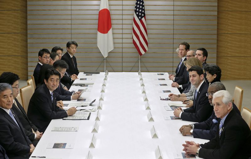 © Reuters. Paul Ryan, leading a congressional delegation, meets with Shinzo Abe in Tokyo