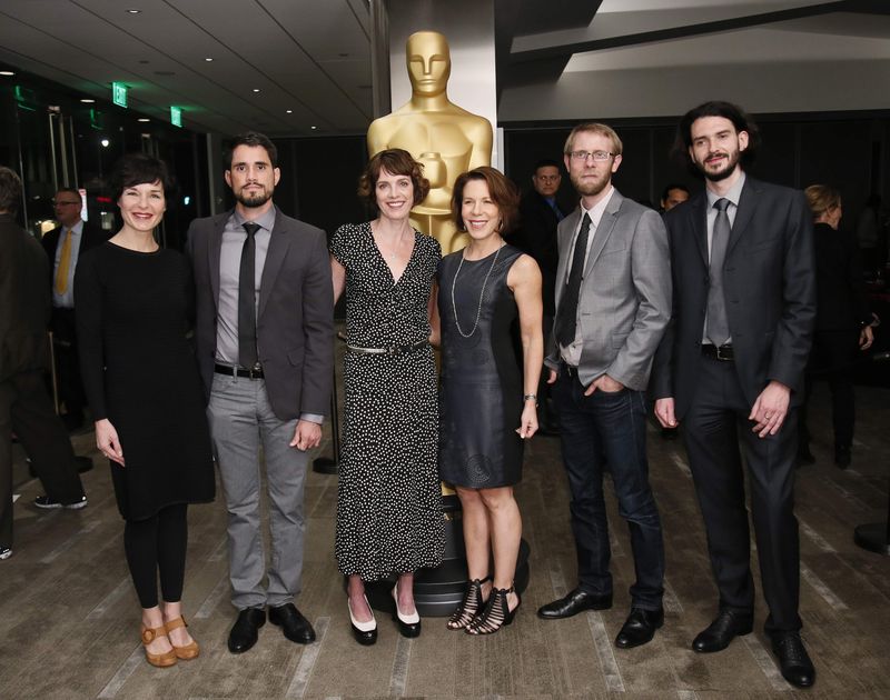 © Reuters. Filmmakers from the Oscar-nominated documentary short category pose together at a reception ahead of the upcoming 87th Academy Awards ceremony in Beverly Hills, California