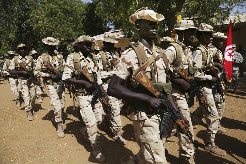 © Reuters. متشددو بوكو حرام يقتلون ثلاثة في هجوم على قرية بالنيجر