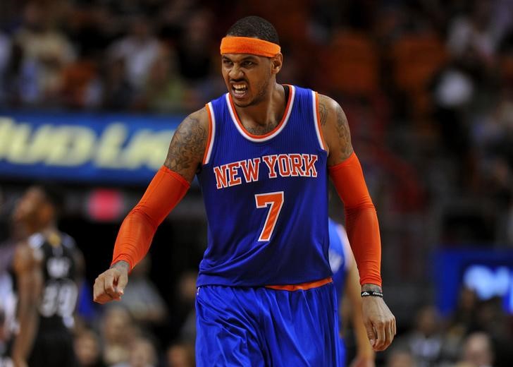 © Reuters. Carmelo Anthony se perderá el resto de la temporada por una operación