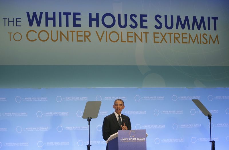 © Reuters. أوباما يرفض فكرة أن الغرب في حرب مع الإسلام ويصفها بأنها "كذبة قبيحة"