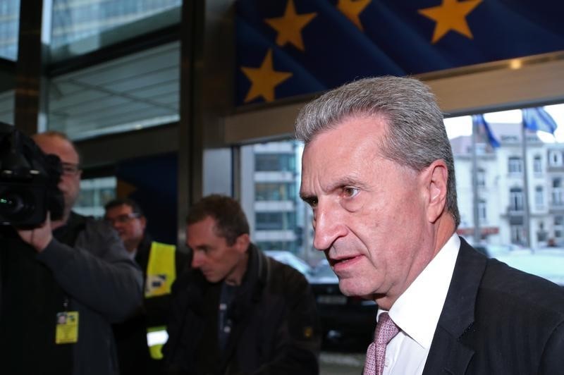 © Reuters. Oettinger de la UE ve posible un acuerdo con Grecia la semana que viene