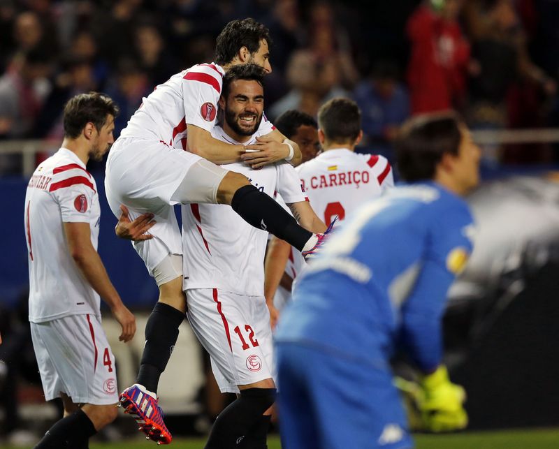 © Reuters. Villarreal y Sevilla vencen en la Europa League, el Athletic empata en Italia