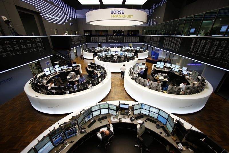 © Reuters. Помещение Франкфуртской фондовой биржи 