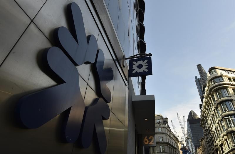 © Reuters. A branch of the Royal Bank of Scotland is seen in the City of London