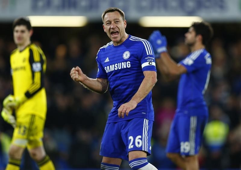 © Reuters. Chelsea's Terry celebrates beating Liverpool in their English League Cup semi-final second leg soccer match in London