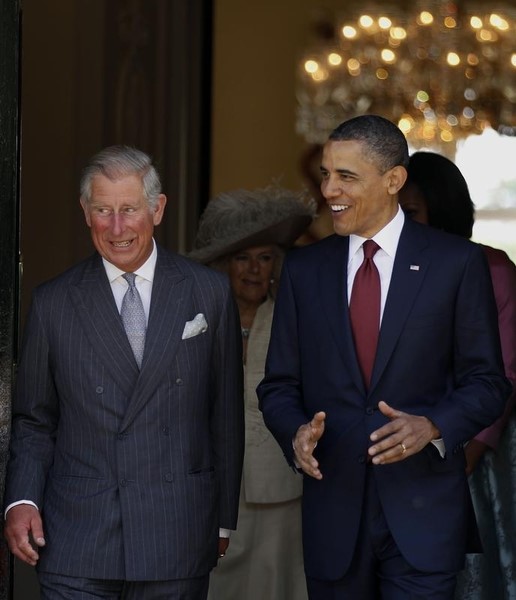 © Reuters. U.S. President Obama walks with Prince Charles in London