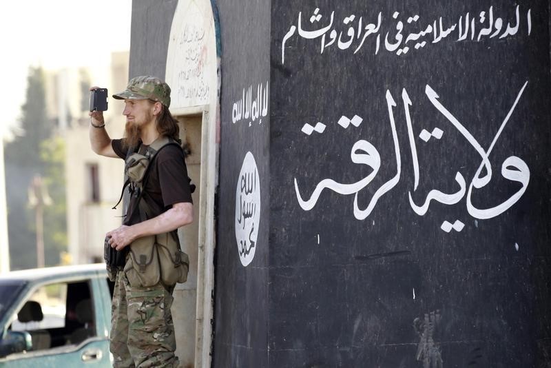 © Reuters. قيود مشددة في اوروبا تحول دون انضمام جهاديين لتنظيم الدولة الإسلامية
