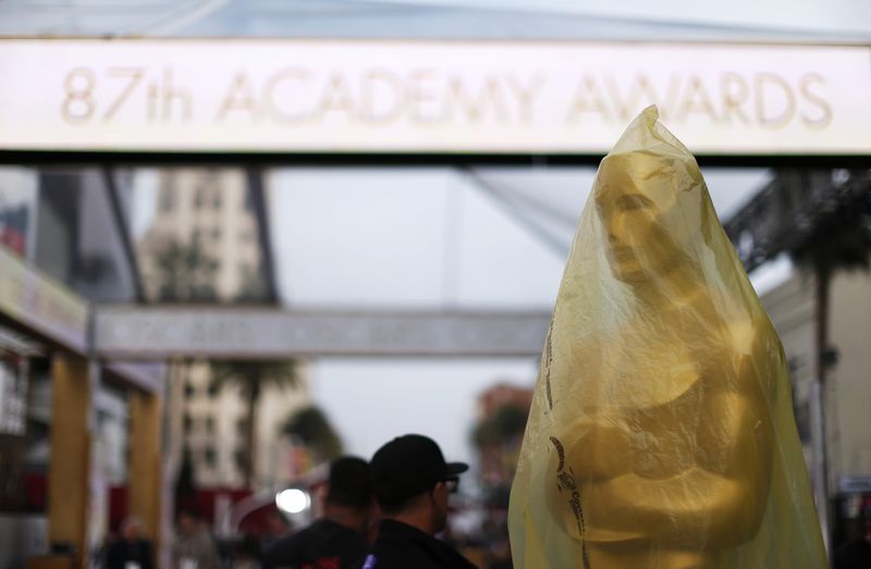 © Reuters. Grupos de derechos civiles protestan por la falta de diversidad en los Oscar