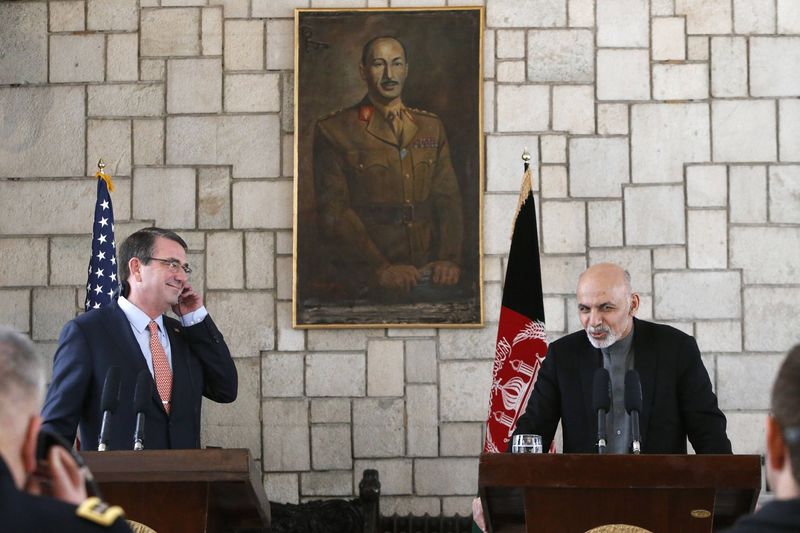 © Reuters. وزير الدفاع الأمريكي الجديد: الانسحاب من أفغانستان قيد المراجعة