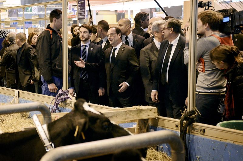 © Reuters. FRANÇOIS HOLLANDE APPELLE LA MAJORITÉ À LA RESPONSABILITÉ