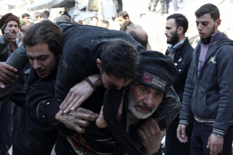 © Reuters. مصادر:الجيش التركي يدخل سوريا لإجلاء جنود من ضريح سليمان شاه