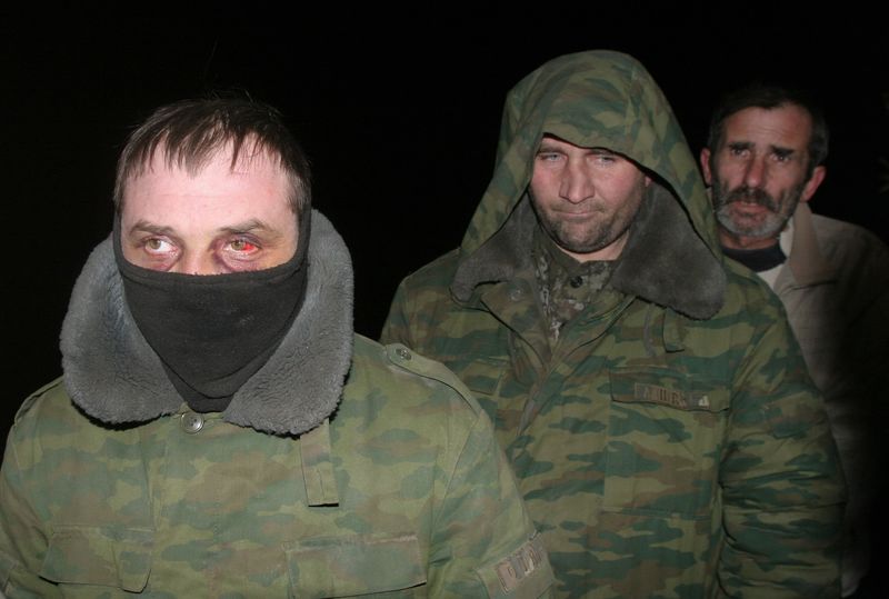 © Reuters. تبادل عشرات الأسرى بين أوكرانيا والانفصاليين الموالين لروسيا