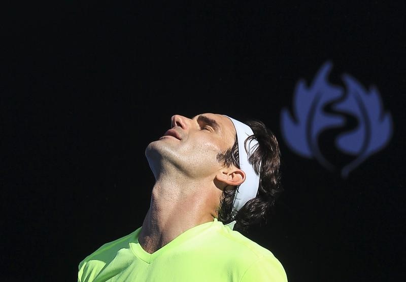 © Reuters. Roger Federer of Switzerland reacts after missing a return against Andreas Seppi of Italy in their men's singles third round match at the Australian Open 2015 tennis tournament in Melbourne