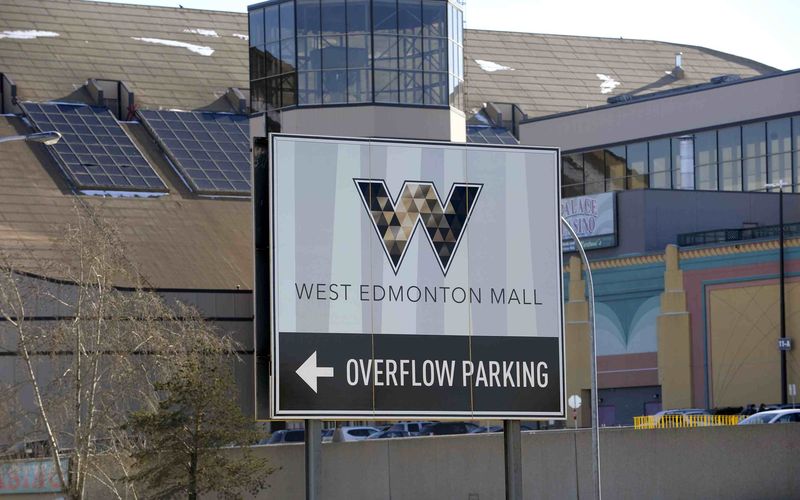 © Reuters. Marquee is seen outside West Edmonton Mall in Edmonton