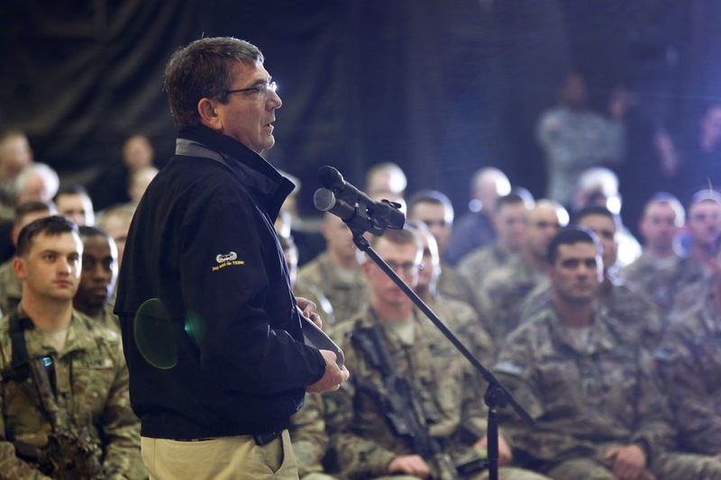 © Reuters. Carter delivers remarks at a question-and-answer session with U.S. military personnel at Kandahar Airfield in Kandahar