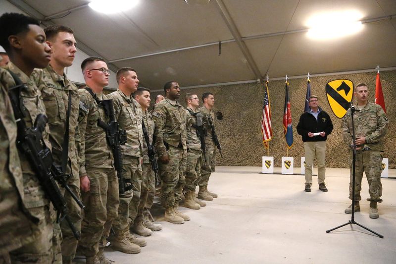 © Reuters. Carter is introduced before a question-and-answer session with U.S. military personnel at Kandahar Airfield in Kandahar