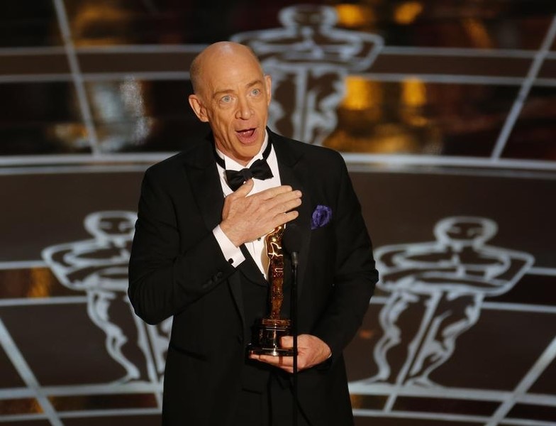 © Reuters. J.K. Simmons gana Oscar como mejor actor de reparto por "Whiplash"