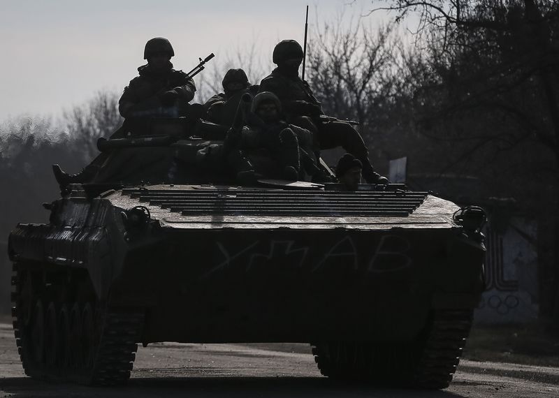 © Reuters. كييف: مقتل جنديين وإصابة عشرة خلال الأربع والعشرين ساعة الماضية