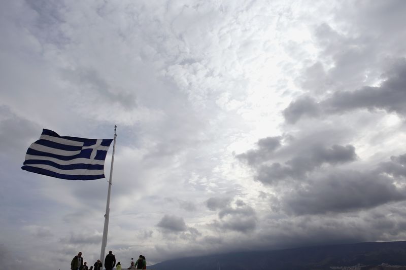 © Reuters. La salida de depósitos en Grecia sube a 3.000 millones la semana pasada 